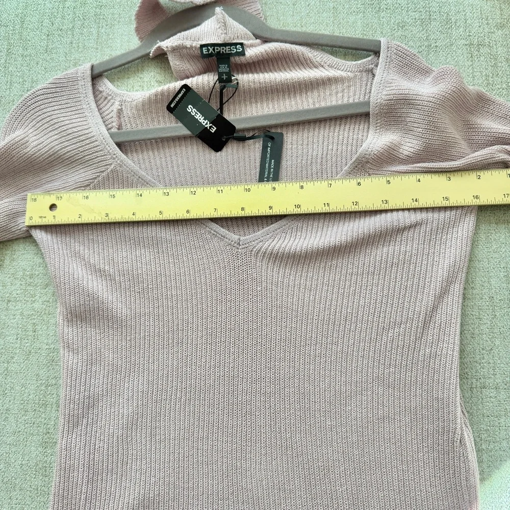 💕 EXPRESS Pink V-Neck Wide Neck Choker Sweater with Balloon Sleeves - Picture 6 of 11